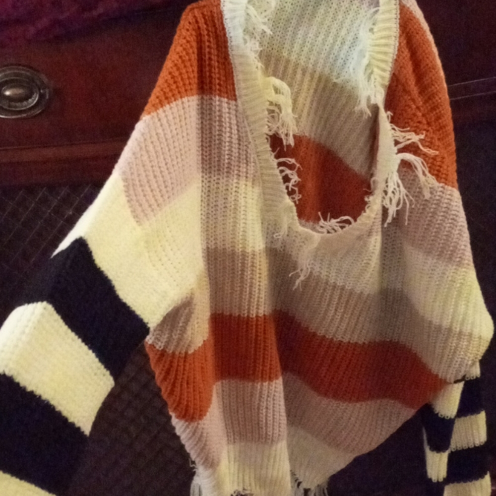 Oversize fringed sweater